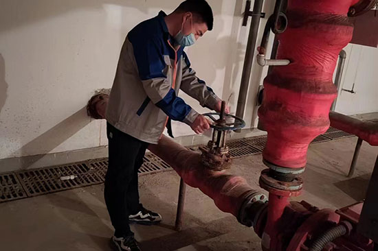 ������̨��ĳ���д��Ͳֿ�����ά��ά������ˮ��